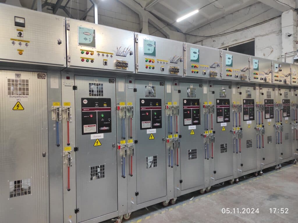 Single-side maintenance-access switchgear cells, type KSO-E (envelope 393)